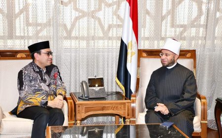 وزير الأوقاف يستقبل نائب الأمين العام لمجلس العلماء الإندونيسي والوفد المرافق له