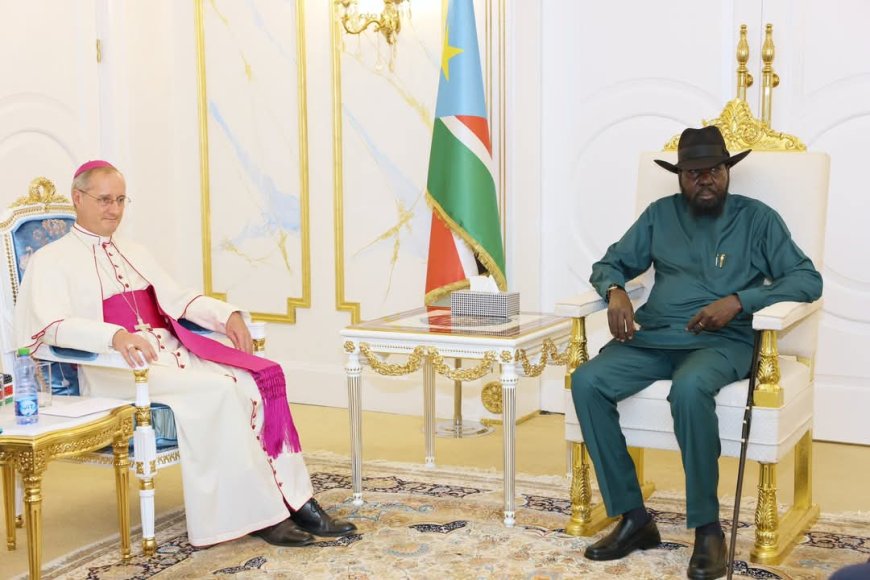 سلفا كير يبحث مع مبعوث الفاتيكان تعزيز العلاقات والسلام في جنوب السودان