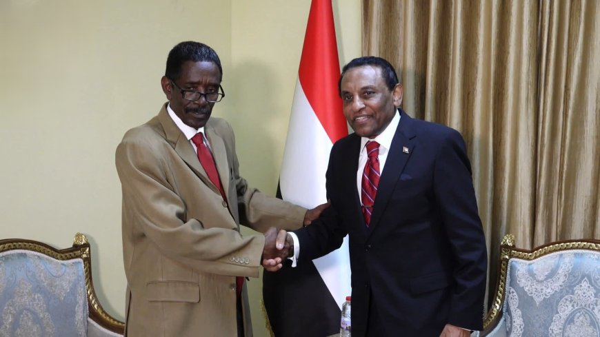 رئيس الوزراء يدعو أساتذة الجامعات للمشاركة في نهضة السودان