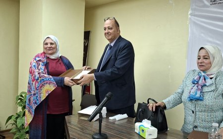 رسالة السلام تكرم الدكتورة منال زقزوق خلال ندوة مخاطر الطلاق الشفهيّ