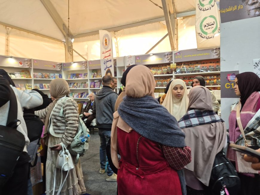 وفد من مدرسة ثانوية بأطفيح يزور جناح مؤسسة رسالة السلام بمعرض القاهرة الدولي للكتاب