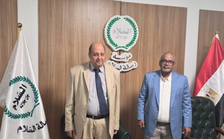 مدير مكتب مؤسسة رسالة السلام بموريتانيا وغرب أفريقيا يلتقى مع رئيس مجلس أمناء  مؤسسة رسالة السلام بالقاهرة