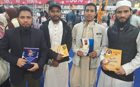 بالصور.. طلاب وباحثون من بنجلاديش بالأزهر يتفقدون جناح مركز العرب في معرض الكتاب ويتسلمون إصدارات الشرفاء الحمادي