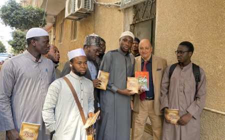 طلاب نيجيريا بالأزهر يشيدون بكتابَي “الطلاق يهدد أمن المجتمع” و“ومضات على الطريق”
