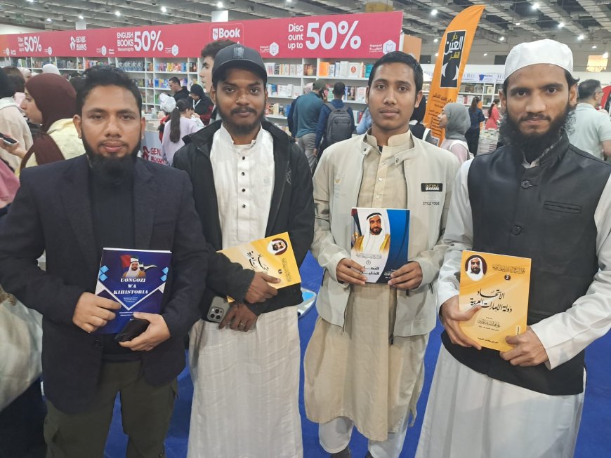بالصور.. طلاب وباحثون من بنجلاديش بالأزهر يتفقدون جناح مركز العرب في معرض الكتاب ويتسلمون إصدارات الشرفاء الحمادي