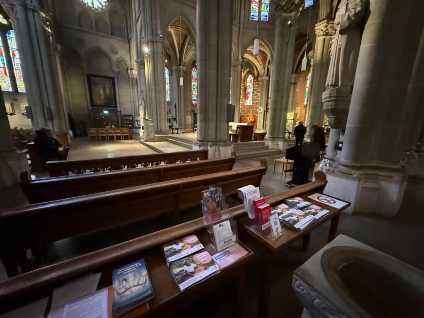 إقبال واسع على إصدارات مؤسسة رسالة السلام في دور العبادة بسويسرا