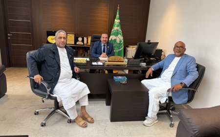 وفد من مؤسسة "رسالة السلام" يزور الألكسو بتونس ويوقع اتفاقية شراكة استراتيجية