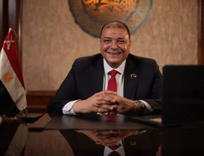 مبادرة إنسانية في ليلة القدر.. البديوي السيد يوزع 500 وجبة على العمالة غير المنتظمة