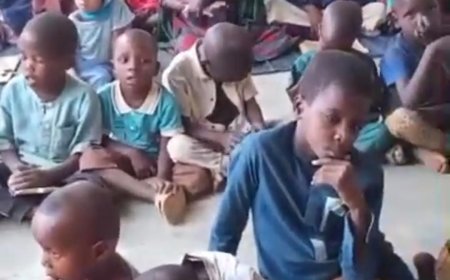 بالفيديو والصور     درس تعليمي بالنيجر عن مقال المفكر على الشرفاء:حين يهجر الإنسان نور الله تشتعل الأرض ظلما وخرابا