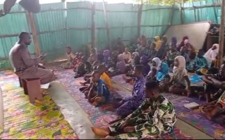 بالفيديو والصور     درس تعليمي فى مسجد  بدولة بنين  عن مقال المفكر على الشرفاء:حين يهجر الإنسان نور الله تشتعل الأرض ظلما وخرابا