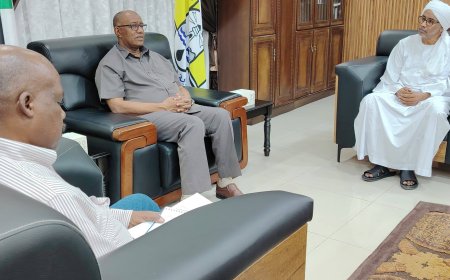 والي البحر الأحمر يجتمع مع الآلية التنسيقية المعنية بالسلام المجتمعي بالولاية