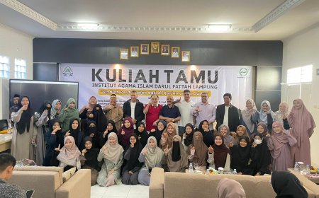 وفد “رسالة السلام” يواصل زيارته لإندونيسيا بندوة طلابية كبري وسط جامعة الفتح