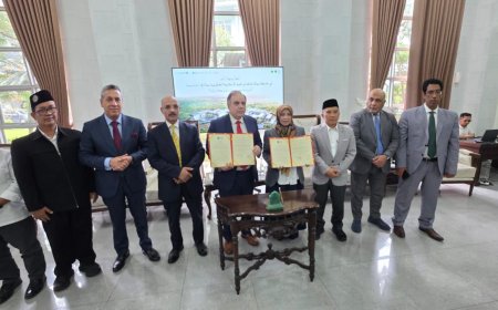 جامعة مولانا و«رسالة السلام» توحدان الجهود لنشر القيم القرآنية عالمياً