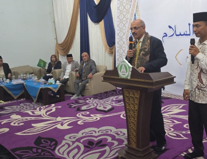 رسالة قوية من د عبد الراضي رضوان من معهد في إندونيسيا .. تعيد تعريف السلام والتعايش السلمي