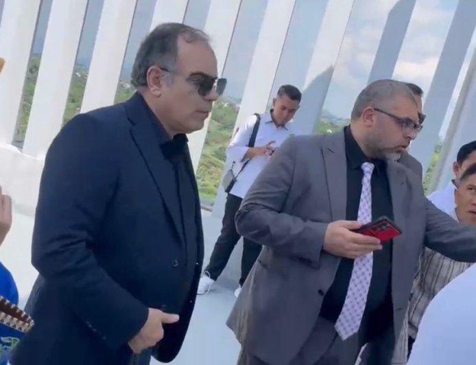 وفد "رسالة السلام" يتفقد موقع إنشاء معهد الشرفاء الحمادي للدراسات القرآنية