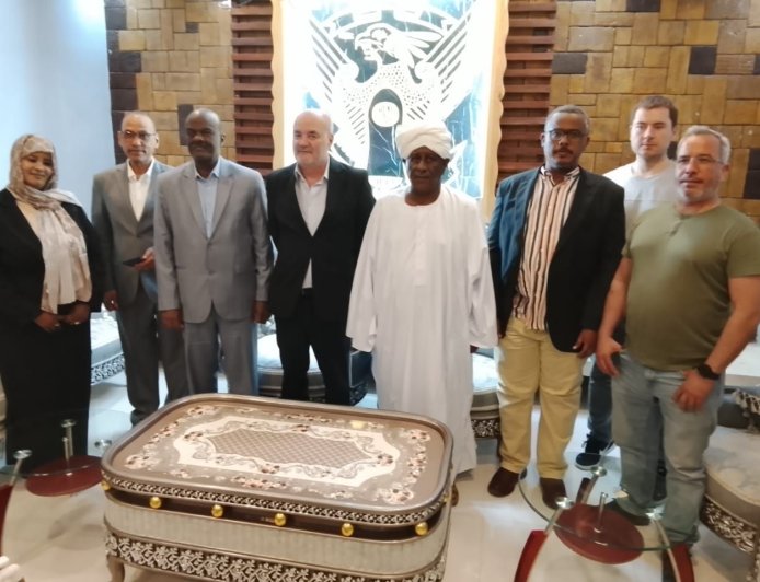 والي الجزيرة يلتقي وفد الشركة المنفذة لصيانة وتأهيل قسم العلاج الإشعاعي بمركز الجزيرة للأورام