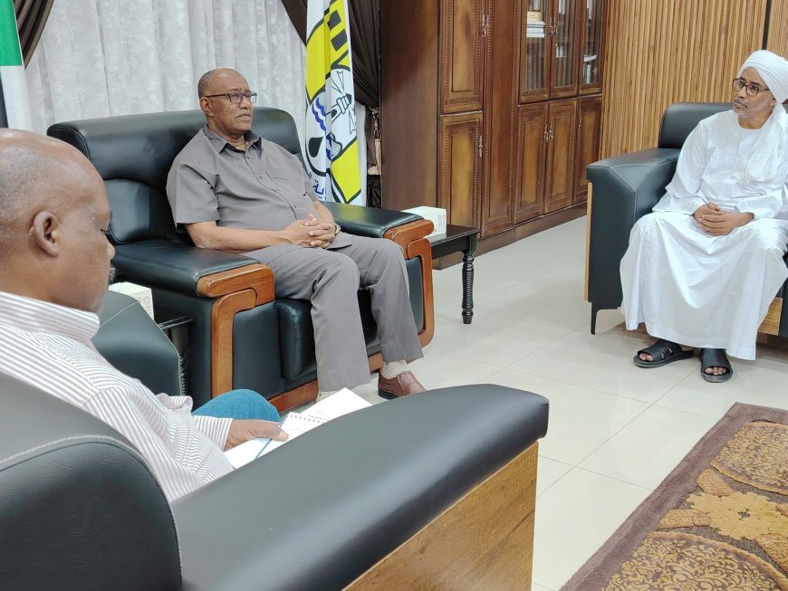 والي البحر الأحمر يجتمع مع الآلية التنسيقية المعنية بالسلام المجتمعي بالولاية