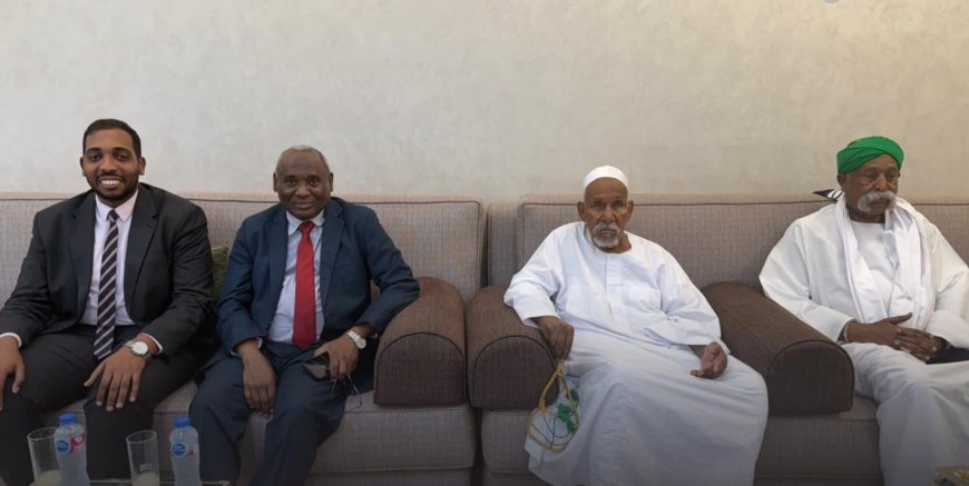 على رأسهم حسام حسين.. وفد السفارة السودانية بالقاهرة يطمئن على صحة الشيخ الياقوت