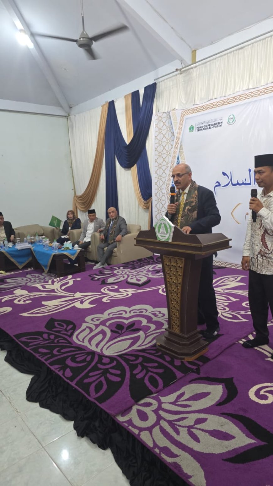 رسالة قوية من د عبد الراضي رضوان من معهد في إندونيسيا .. تعيد تعريف السلام والتعايش السلمي