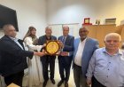 "رسالة السلام" و"مركز العرب" يكرمون البروفيسور عبد السلام العيساوي "درع" المكتبة الرقمية للشرفاء الحمادي