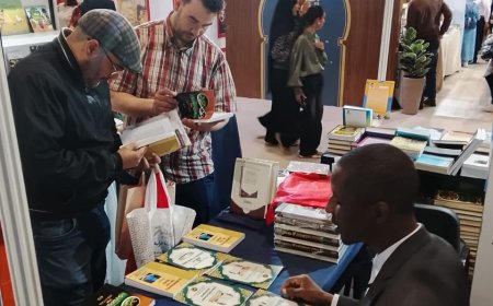 إقبال كبير على جناح “رسالة السلام” بمعرض الرباط للكتاب  وإشادة واسعة برؤية المفكر الأستاذ علي محمد الشرفاء الحمادي