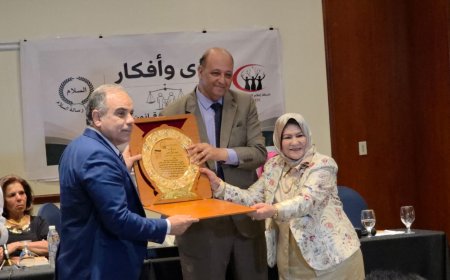 شبكة إعلام المرأة العربية تكرم علي الشرفاء الحمادي .. وتمنحه درع التميز  | صور