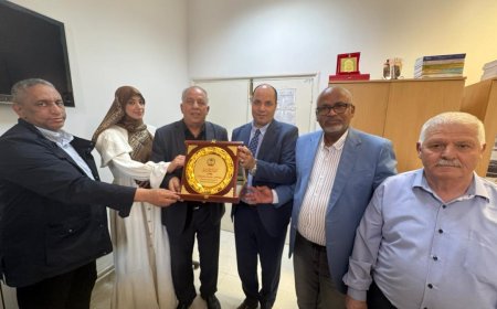 "رسالة السلام" و"مركز العرب" يكرمون البروفيسور عبد السلام العيساوي "درع" المكتبة الرقمية للشرفاء الحمادي