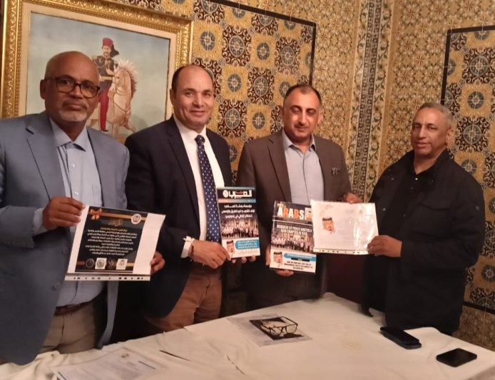 تقديرًا لجهوده.. المنصف بن عامر يتسلم شهادة عضوية المكتبة الرقمية للشرفاء الحمادي