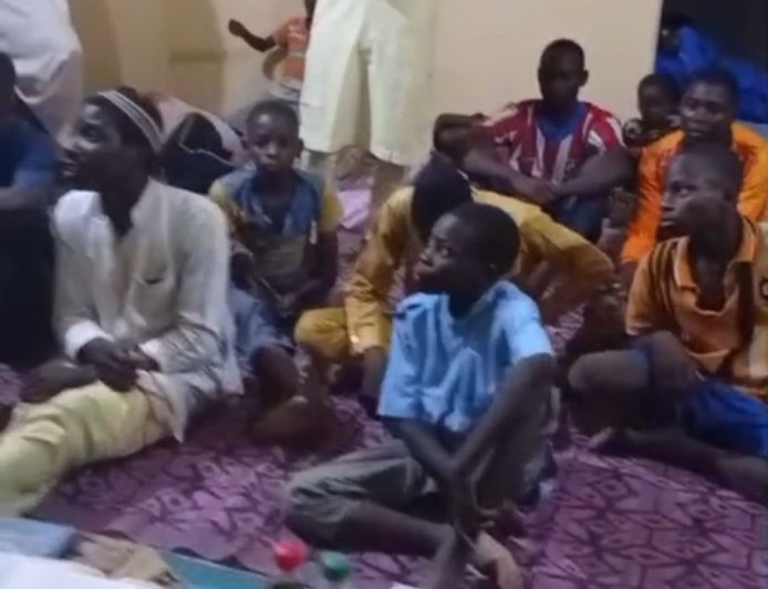 بالفيديو والصور   درس تعليمي فى مسجد الأنوار  بالنيجر عن مقال المفكر على الشرفاء: مناسك الحج فى القرآن دعوة إلى التدبر واتباع القرآن