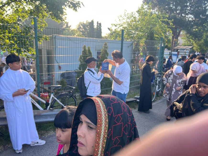 صور وفيديو  .. في قلب فيينا "رسالة السلام" تُهدي القلوب فكر "الشرفاء الحمادي" وسط حضور 50 ألف مصلٍ