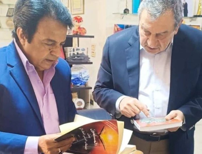 رئيس وزراء مصر الأسبق يشيد بمؤلفات المفكر العربي على الشرفاء