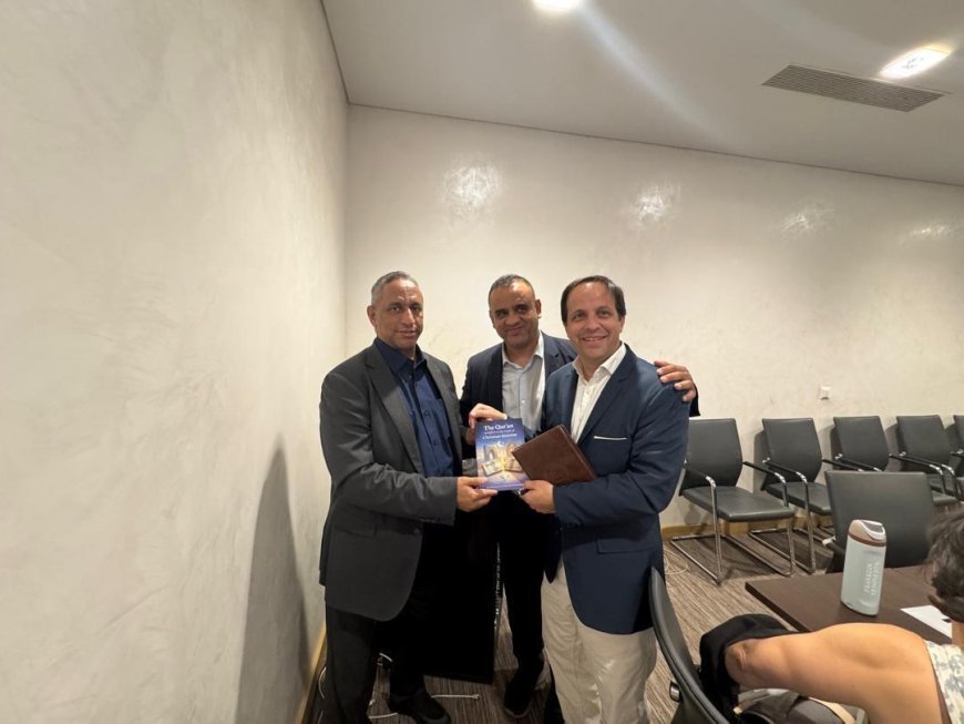 تسليم مدير جامعة الأمم المتحدة للسلام نسخة من  كتاب القرآن يشهد بصحة العقيدة المسيحية للمفكر العربى على الشرفاء