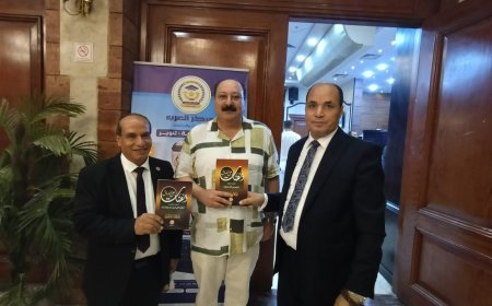 المكتبة الرقمية للشرفاء الحمادي تهدي الفنان ماجد الخلعي إصدارات المفكر العربي علي محمد الشرفاء الحمادي