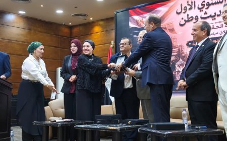 المكتبة الرقمية للشرفاء الحمادي تُكرِّم وزير التربية والتعليم الأسبق بدرع التميز خلال إطلاق مبادرة  "المعرفة وبناء الهوية الوطنية"