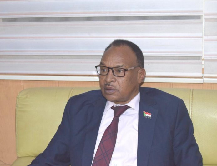 وزير الشباب والرياضة يخاطب كورس حكام كرة القدم بجامعة السودان