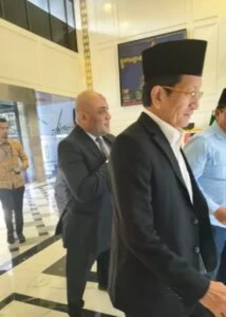 وزير الشئون الدينية الإندونيسي يستقبل مدير مكتب مؤسسة رسالة السلام باندونيسيا