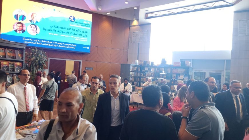 بالصور ..إقبال منقطع النظير على جناح مؤسسة رسالة السلام العالمية بمعرض الإسكندرية الدولي للكتاب