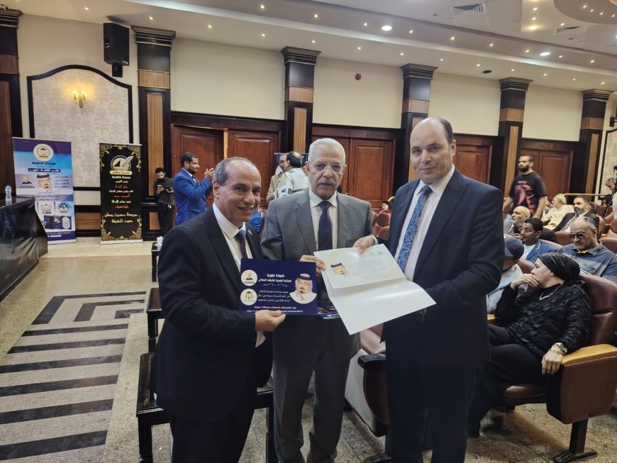 المكتبة الرقمية للشرفاء الحمادي تهدي مؤلفات  الشرفاء الحمادي لوزير التعليم الأسبق جمال العربي