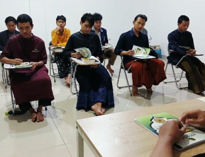 معهد  دار الفتح لامبونح يضيف كتاب «شرعة الله ومناهجه» للمفكر على الشرفاء إلى المنهج الدراسي