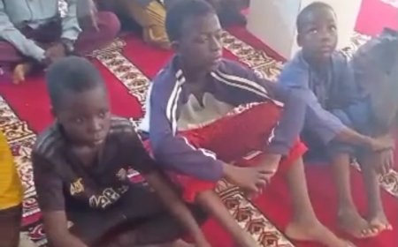 بالفيديو والصور  درس تعليمى فى مسجد  بالنيجر حول مقال المفكر على الشرفاء :العهد المقدس بين الله والمسلم