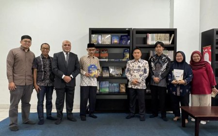 افتتاح أول مكتبة ثابتة لمؤلفات المفكر العربي علي محمد الشرفاء الحمادي في جامعة مولانا مالك إبراهيم بإندونيسيا