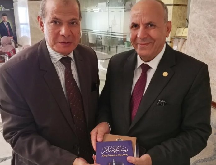 المستشار الدكتور عبد الرازق شعيب رئيس هيئة قضايا الدولة السابق يشيد  بمؤلفات المفكر العربي علي محمد الشرفاء الحمادي