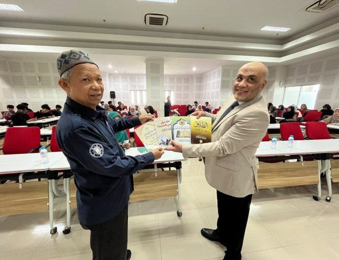 في أعرق وأقدم جامعات إندونيسيا..ثلاث محاضرات بجامعة غاجا مادا عن  رؤى وأفكار  المفكر العربى علي محمد الشرفاء الحمادى