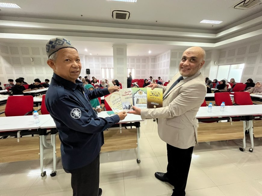في أعرق وأقدم جامعات إندونيسيا..ثلاث محاضرات بجامعة غاجا مادا عن  رؤى وأفكار  المفكر العربى علي محمد الشرفاء الحمادى