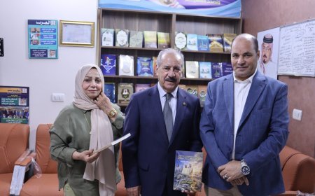 ريسان خرابيط يزور المكتبة الرقمية للشرفاء الحمادي ويشيد بجهودها في نشر المعرفة