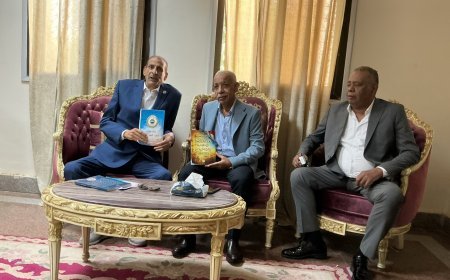 «رسالة السلام» توزّع مؤلفات علي الشرفاء على القيادات العمالية باحتفالات اكتوبر