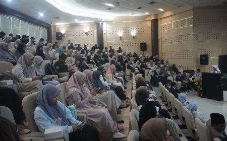 كتاب «الطلاق يهدد أمن المجتمع» يثير نقاشا واسعا في ندوة بجامعة مولانا مالك إبراهيم الإسلامية الحكومية بإندونيسيا