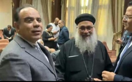 قمص كنيسة ٤٥ بالإسكندرية كتابا علي محمد الشرفاء الحمادي يعززان وحدة* *الرسالات ويؤكدان أن السلام طريق الأوطان*