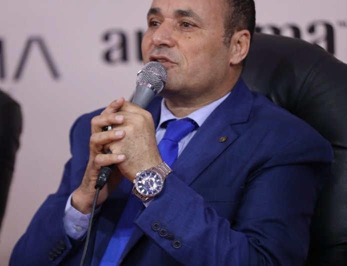 محمد فتحي الشريف يستعرض خلال ندوة رسالة السلام العالمية شهادة الشرفاء الحمادي حول دور الشيخ زايد والإمارات في نصر أكتوبر