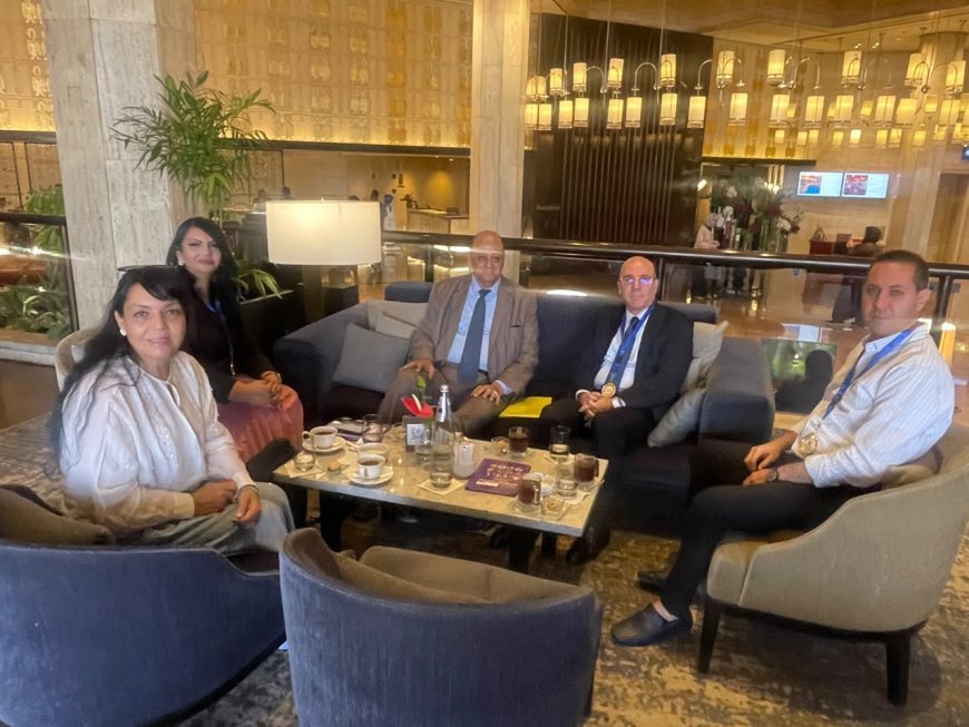 رئيس شبكة إعلام المرأة العربية يكرم الدكتور حسونة زرطال الرئيس والمدير العام لمجمع زاد فارم الجزائري والوفد المرافق له